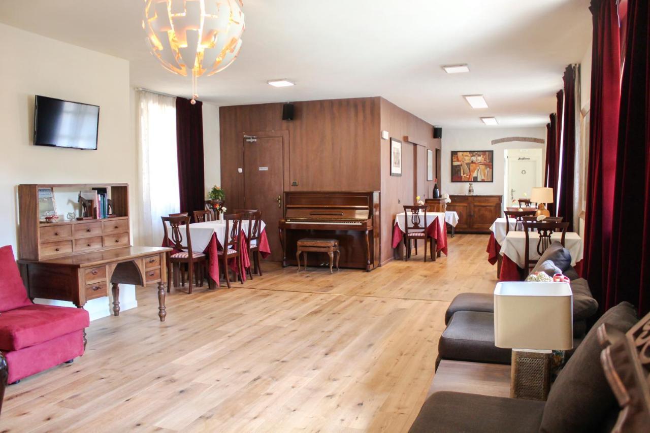 Le Stanze Della Musica Hotel Borgomale Luaran gambar